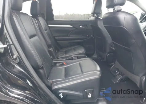 2019 Toyota Highlander Xle z USA, uszkodzony, nr VIN 5TDJZRFH5KS742941